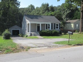 Building Photo - 831 Cedar St