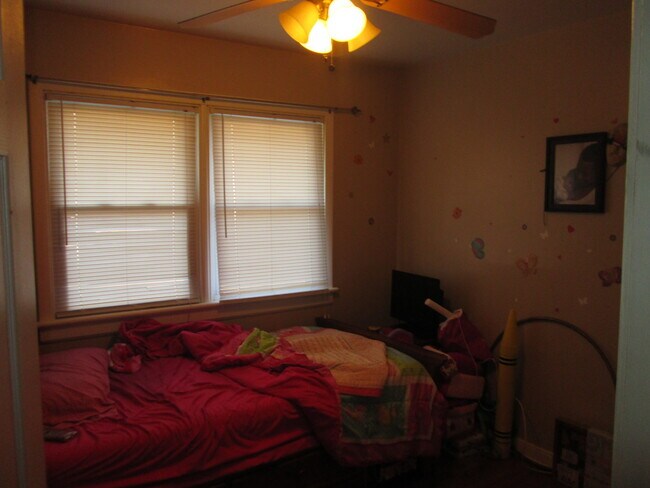 Building Photo - Three Bedroom Highland Springs Home. Available in September