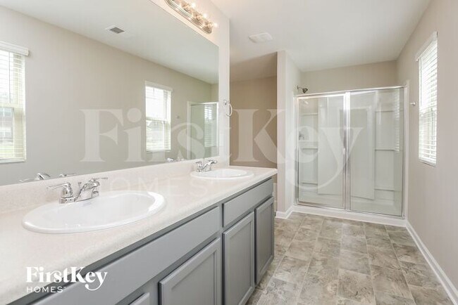 Building Photo - 2117 Massey Ln