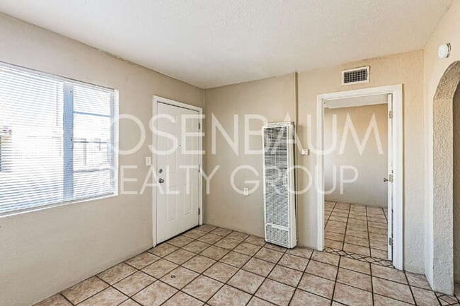 Building Photo - 302 W Flores St