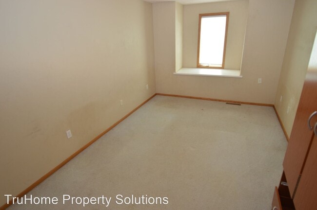 Building Photo - 3 br, 2.5 bath House - 2144 Knightsbridge ...