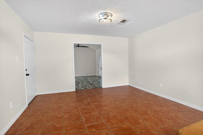 Building Photo - Beautiful Diamondhead Home
