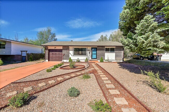 Building Photo - $2,095.95 with $300 off the first month's Rent - 4 Bedrooms, 2 Bathrooms, Single Family Home in C...