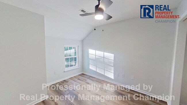 Building Photo - Beautifully Updated Home Featuring Fenced Yard and Hot Tub