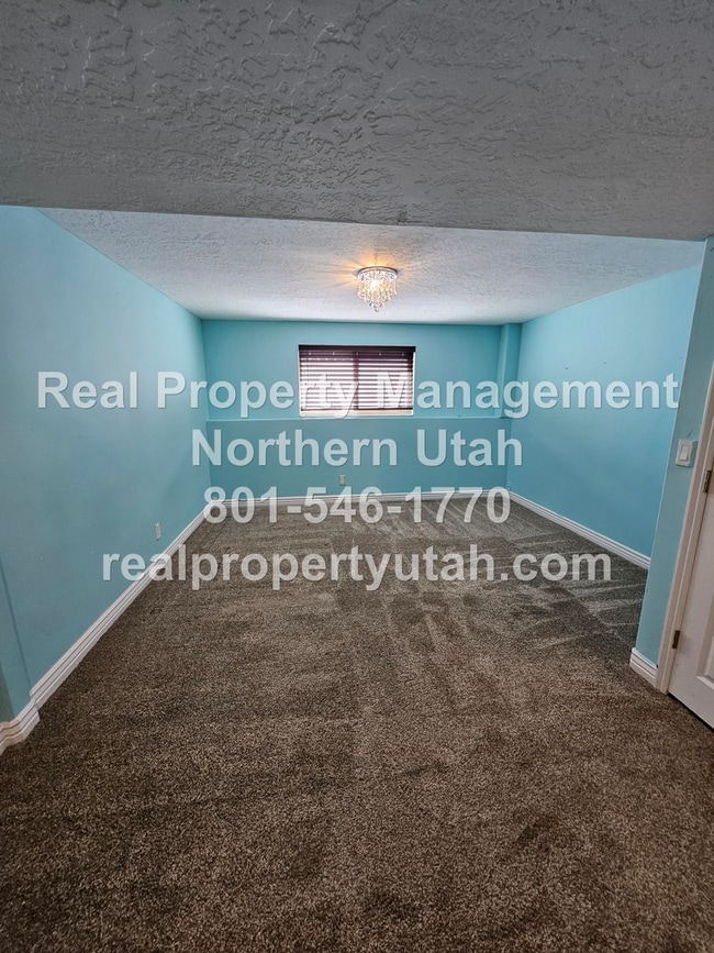 Building Photo - 4 Bedroom 2 Bath Home in Clearfield Available!