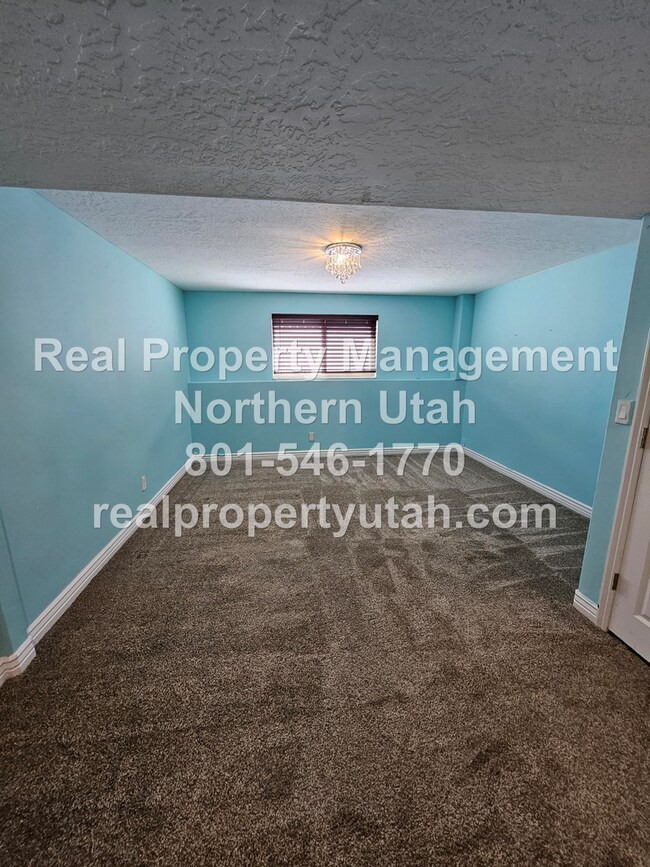 Building Photo - 4 Bedroom 2 Bath Home in Clearfield Coming Soon!