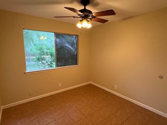 Building Photo - 10805 Lanshire Dr