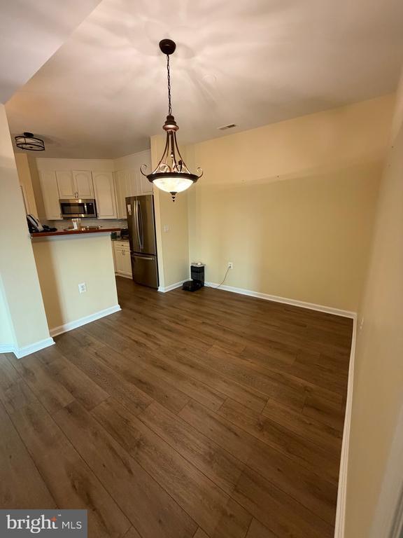 Building Photo - 400 Symphony Cir