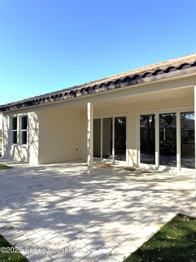 Building Photo - 2801 Edington Dr