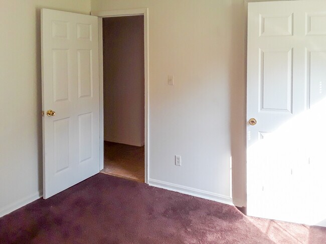 Building Photo - 496 Lancaster Creek Rd