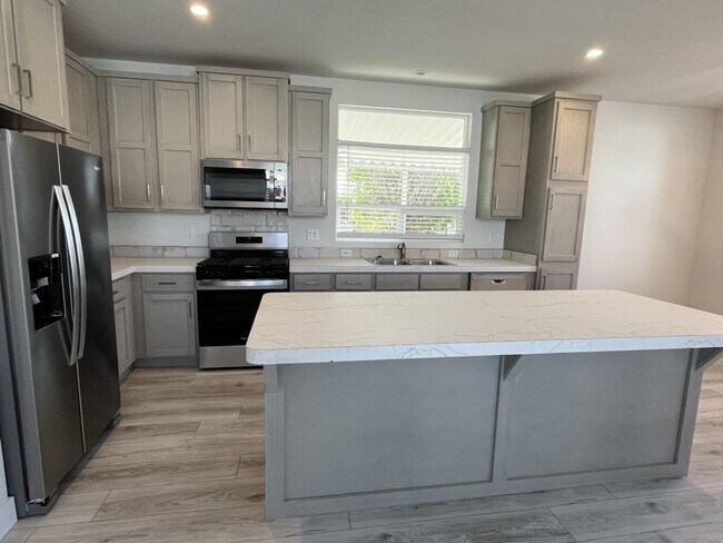 Building Photo - 350 S Willow Ave