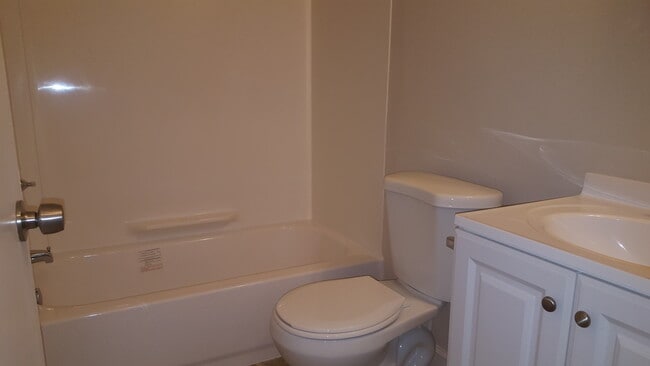 Building Photo - Spacious 3-Bedroom Townhome for Rent in Aberdeen – A Must See!