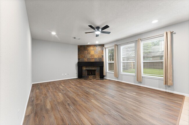 Building Photo - 135 S Spinning Wheel Cir