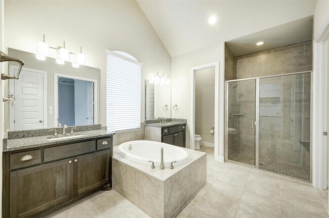 Building Photo - 5308 Via Besso Dr