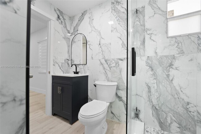 Building Photo - 129 SW 9th Ave