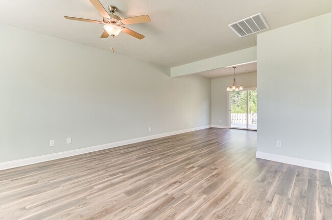 Building Photo - 140 Pebble Ln