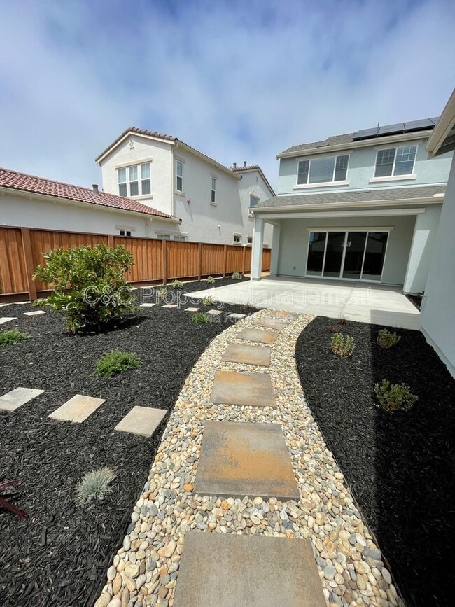 Building Photo - 476 Lassen Wy