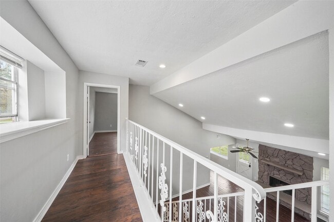 Building Photo - 2251 Middle Creek Dr