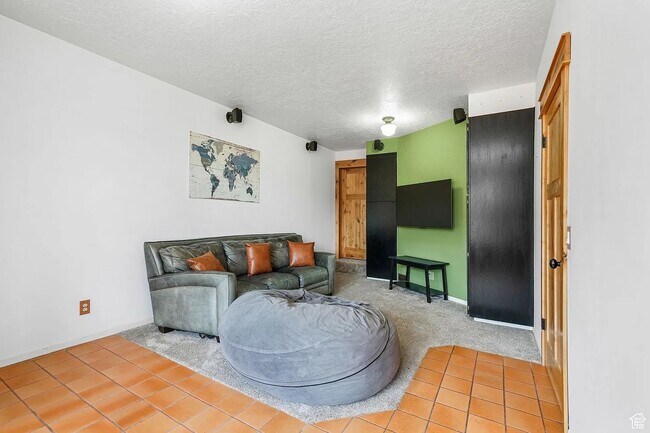 Building Photo - Scenic Mountain View Rental Minutes from Shopping & Trails!