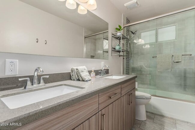 Building Photo - AMAZING ASU HOUSE IN GREAT STUDENT AREA