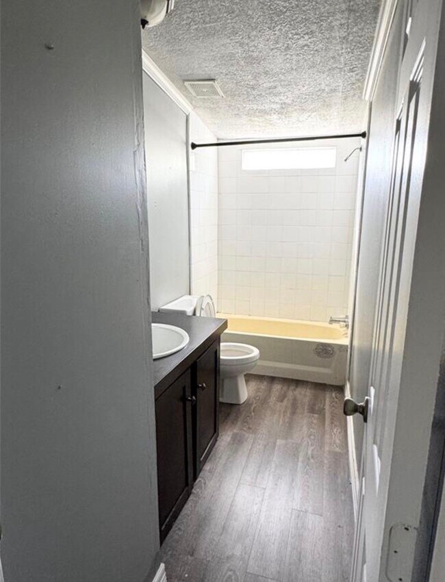 Building Photo - 409 Merritt St