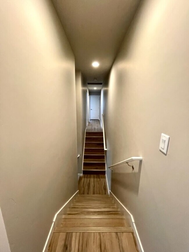 Building Photo - Lucia Duplex - 61522-LUCI-00