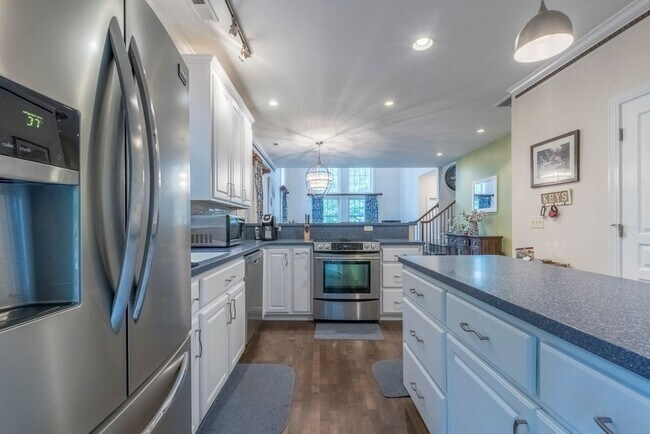 Building Photo - LOCATION! Beautiful East Asheville Home in...