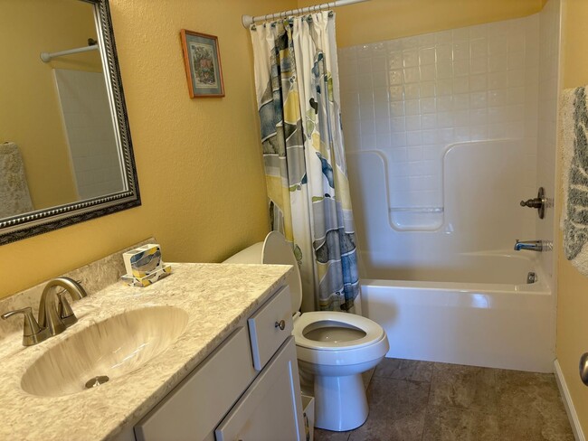 Building Photo - 3 Bedroom 3 Bath Home in Kill Devil Hills ...