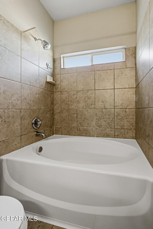 Building Photo - 14269 Escalera Dr