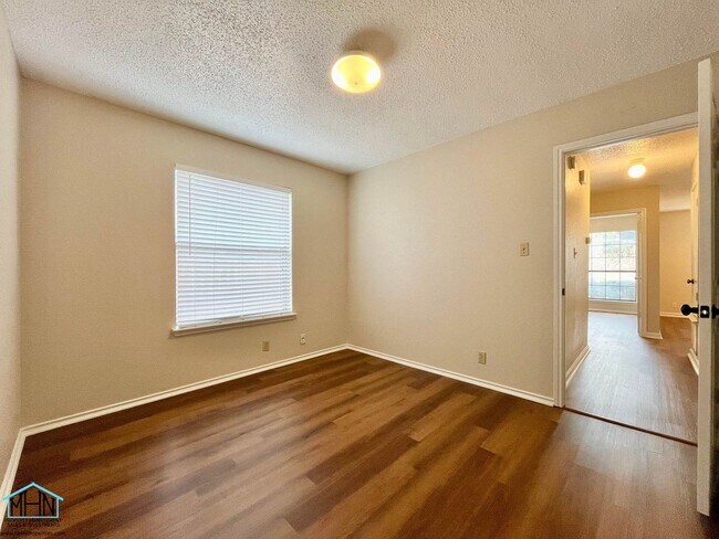 Building Photo - 1627 Firwick Dr