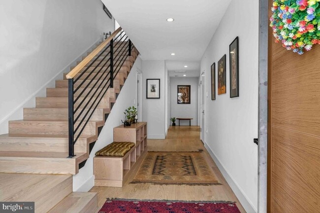 Building Photo - 911 S Oak St