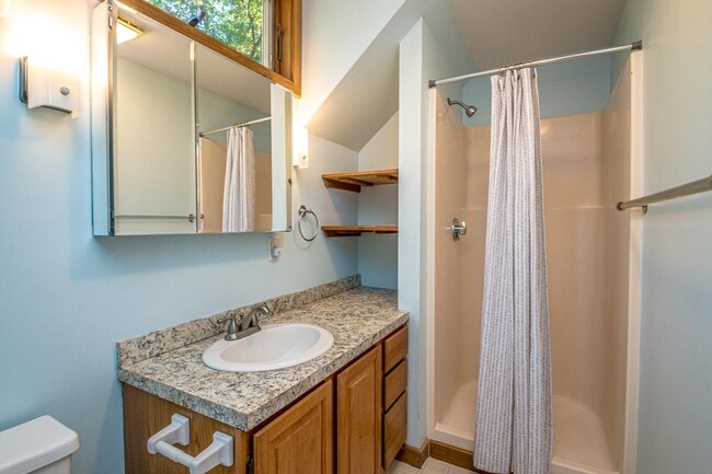 Building Photo - 44 Neighbors Row