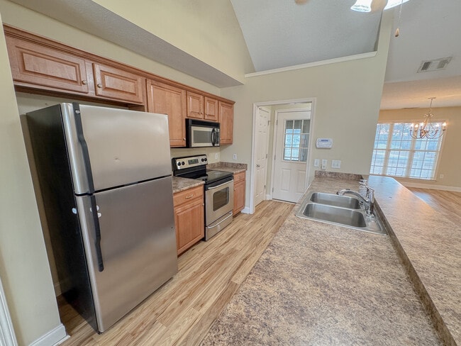 Building Photo - 1001 Bradford Way