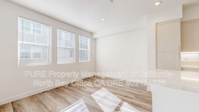 Building Photo - 221 Gambrel Cir