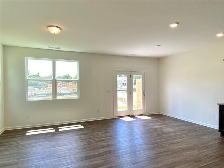 Building Photo - 239 Grand Central Wy