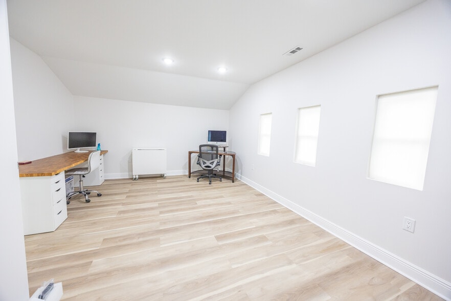 Building Photo - 7980 Royal Ave