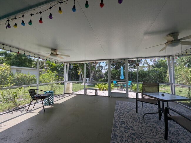Building Photo - 4418 Parrot Ave