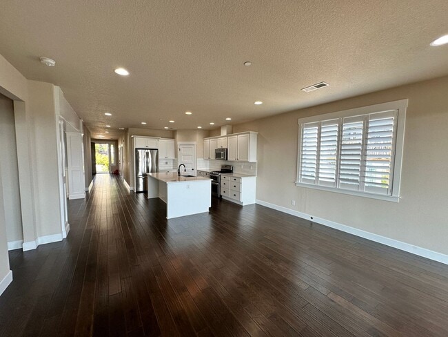 Building Photo - Gorgeous 4 Bedroom 2.5-Bath House in Tigar...