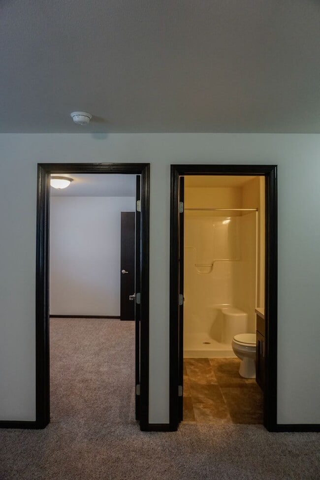 Building Photo - 3 Bed 3 Bath Twin Home