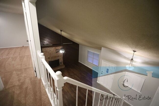 Building Photo - 3 Bedroom 2 Bath Home in Beautiful Neighborhood! A fenced back yard!!