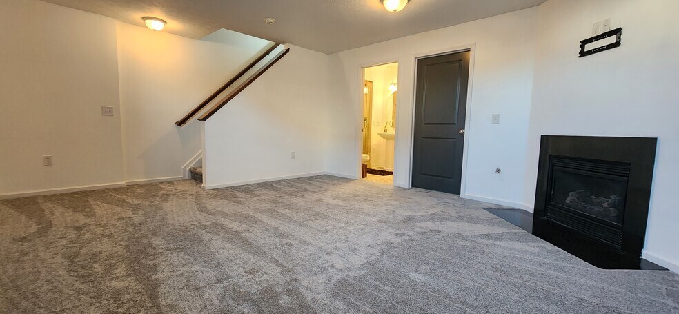 Building Photo - 5637 Crystal Falls St