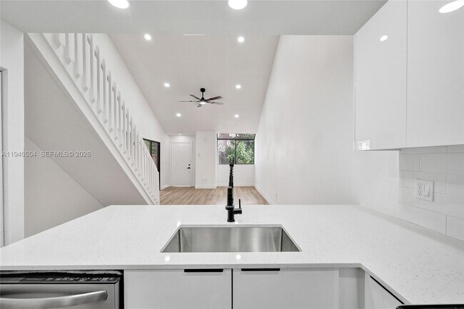 Building Photo - 1846 Racquet Ct