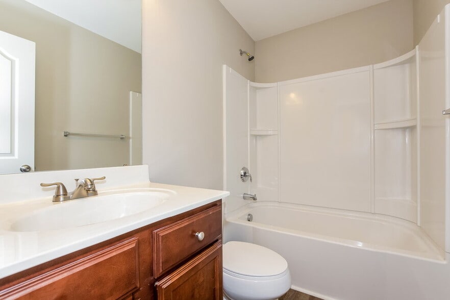 Building Photo - 1624 Eastway Dr