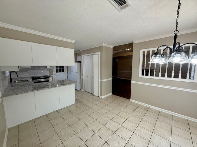 Building Photo - 149 Rolling Oaks Dr
