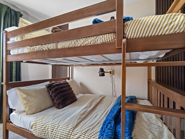 Building Photo - 6110 Ellen Ave