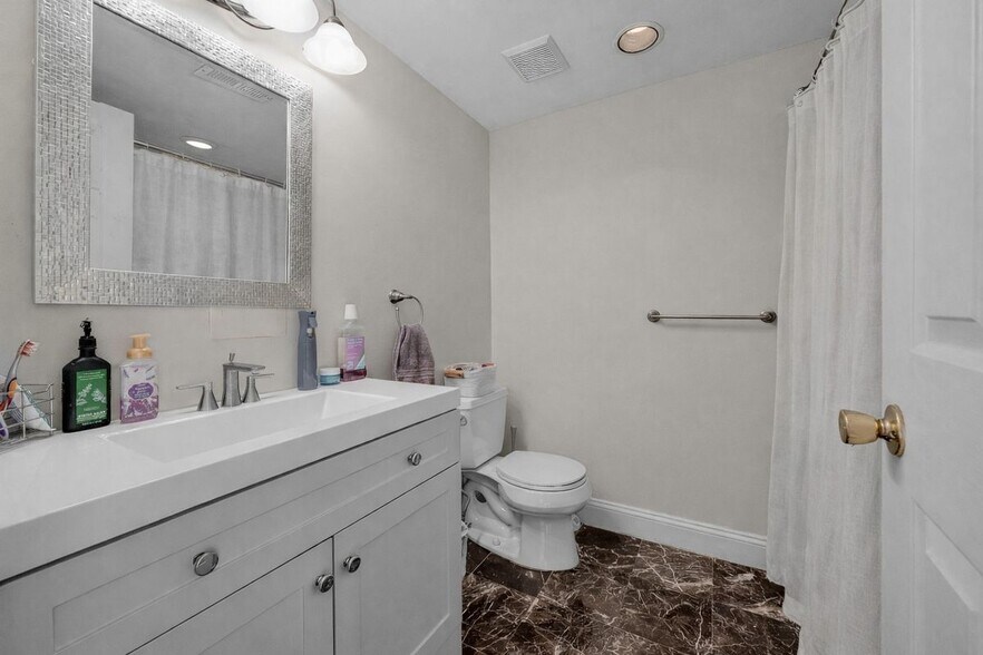 Building Photo - 510 Deer Run