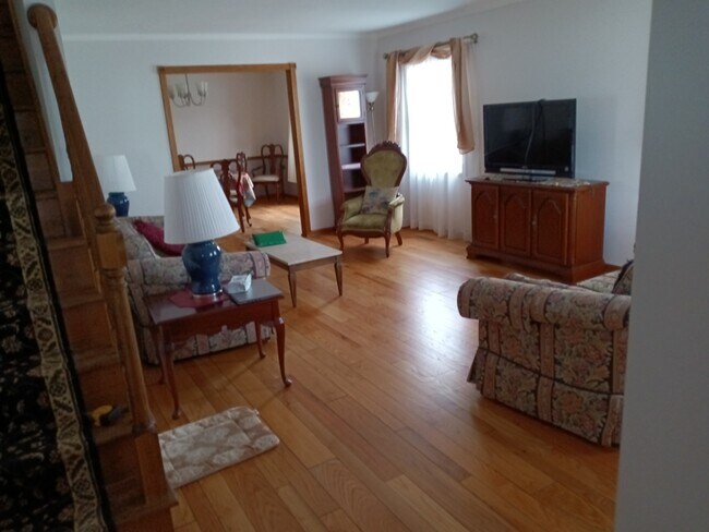 Building Photo - 1234 Vinewood Ave