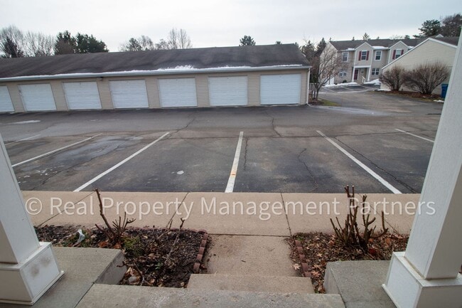 Building Photo - Forest Hills 3 Bed Townhome with Garage, Pond View and Some Utilities Included