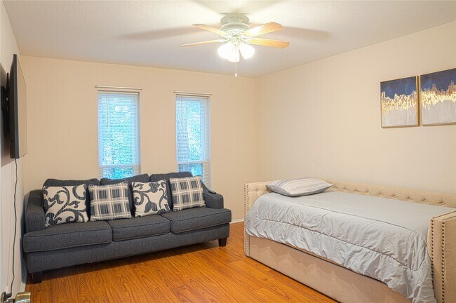 Building Photo - 36 S High Oaks Cir