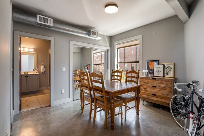 Building Photo - 791 Wylie St SE